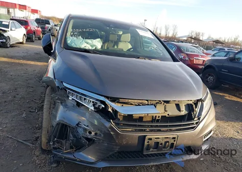 2019 Honda Odyssey Elite z USA, uszkodzony, nr VIN 5FNRL6H98KB093181